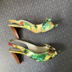 Naturalizer women’s summer shoes -size 6 1/2